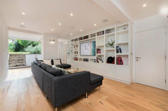 3 Bedroom Flat To Rent In Gloucester Avenue, Primrose Hill, NW1