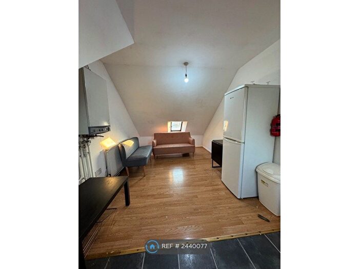 4 Bedroom Flat To Rent In Essex Road South, Leytonstone, E11