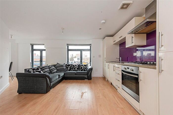 3 Bedroom Apartment To Rent In Georges Lane, South Woodford, London, E18
