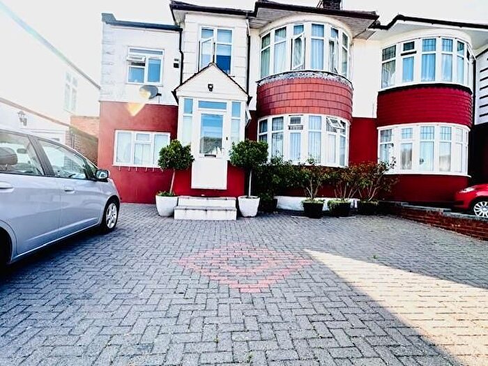4 Bedroom Semi-Detached House To Rent In Belgrave Garden, Oakwood, N14