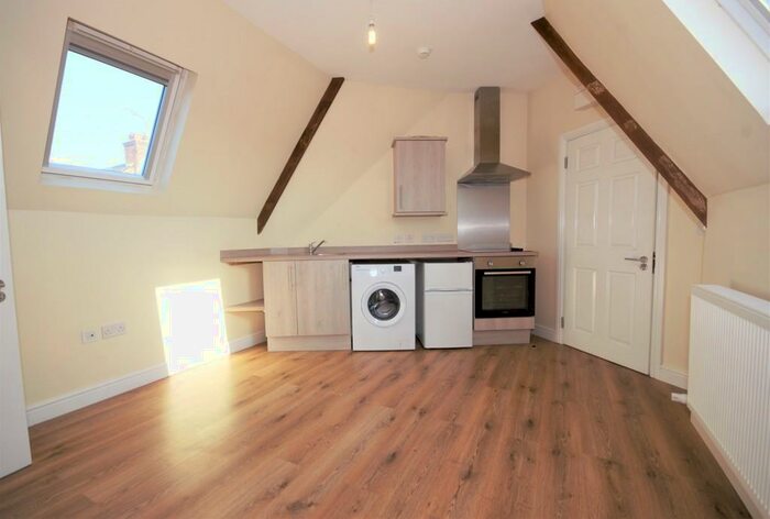 Apartment To Rent In Park Way, Ruislip, HA4