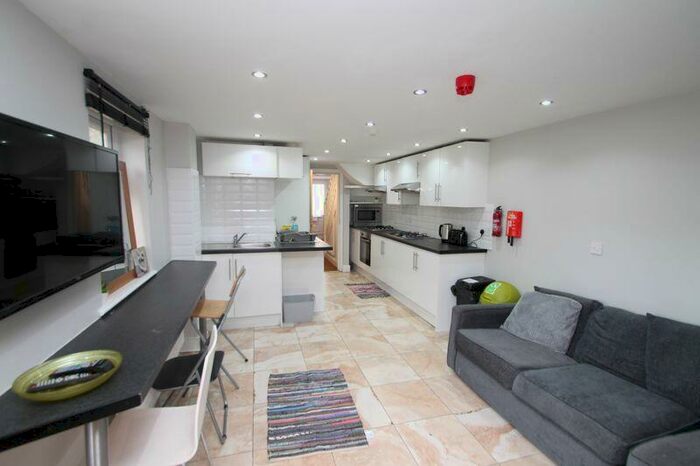 7 Bedroom Terraced House To Rent In Hirwain Street, Cardiff(City), CF24