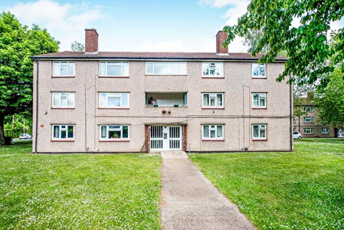 2 Bedroom Flat To Rent In Frobisher Road, St. Albans, AL1