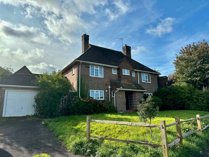 4 Bedroom Detached House To Rent In Queens Road, Haywards Heath, RH16