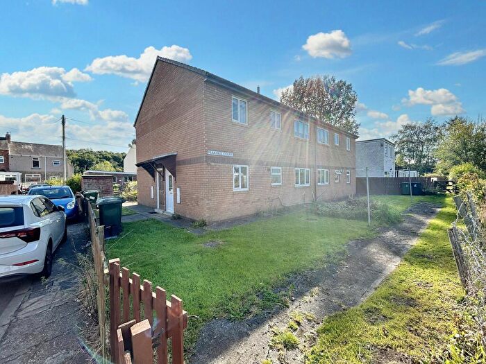 2 Bedroom Apartment For Sale In Peartree Court, Blackhall Mill, Newcastle Upon Tyne, Tyne And Wear, NE17