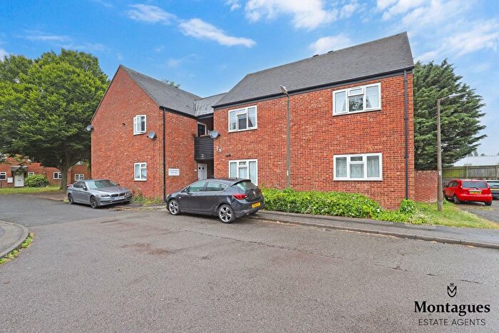 2 Bedroom Flat To Rent In Rowley Mead, Thornwood, CM16