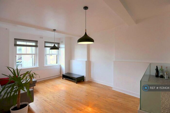 2 Bedroom Flat To Rent In Canonbury Mews, London, N5