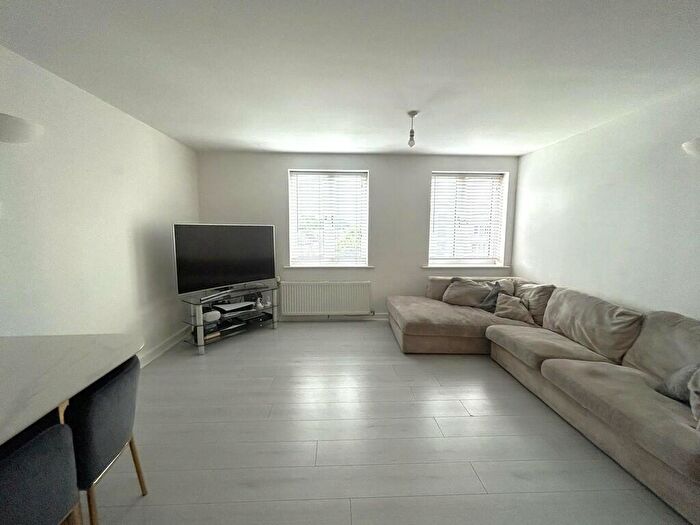 3 Bedroom Apartment To Rent In Bridgewater House, Green Lanes, London, N13