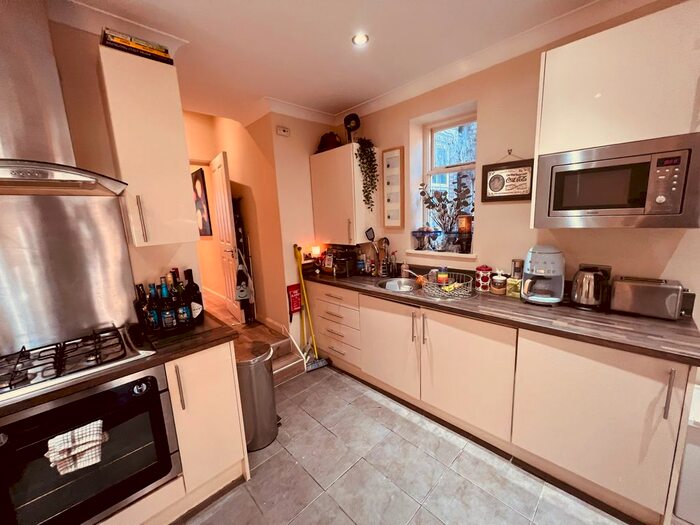 2 Bedroom Flat To Rent In Middle Lane, Crouch End, N8