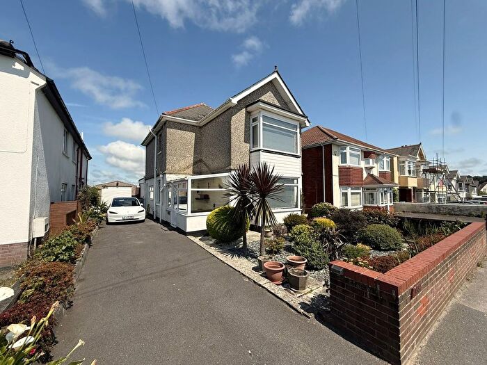 3 Bedroom Detached House For Sale In Longfleet Road, Poole, BH15