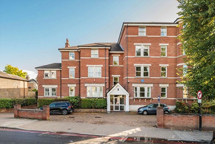 2 Bedroom Flat For Sale In Upper Richmond Road, Putney, SW15