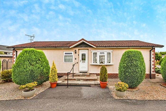 2 Bedroom Park Home For Sale In Whitfield Close, Warminster, BA12
