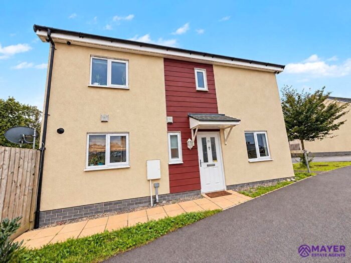 3 Bedroom Semi-Detached House For Sale In Norris Drive, Plymouth, PL6