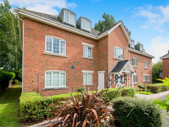 2 Bedroom Flat To Rent In Dragoon Way, Christchurch, BH23