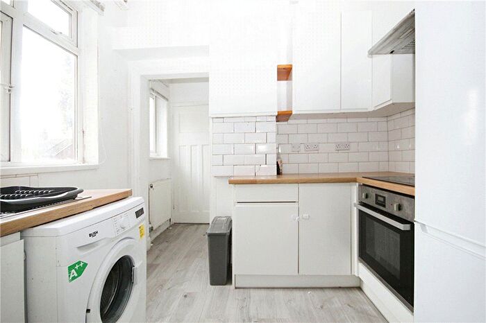 2 Bedroom Flat To Rent In Albert Road, London, SE25