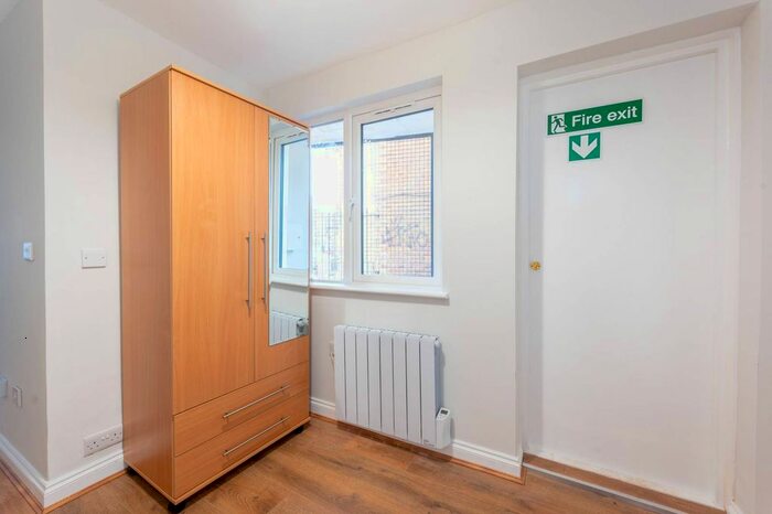 1 Bedroom Studio To Rent In Uxbridge Road, Shepherd's Bush, London, W12