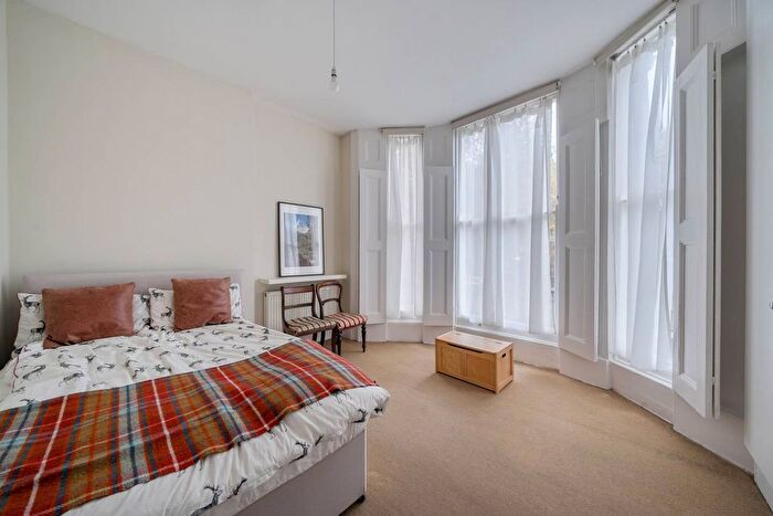 1 Bedroom Flat For Sale In Westbourne Park Road, Notting Hill, London, W11