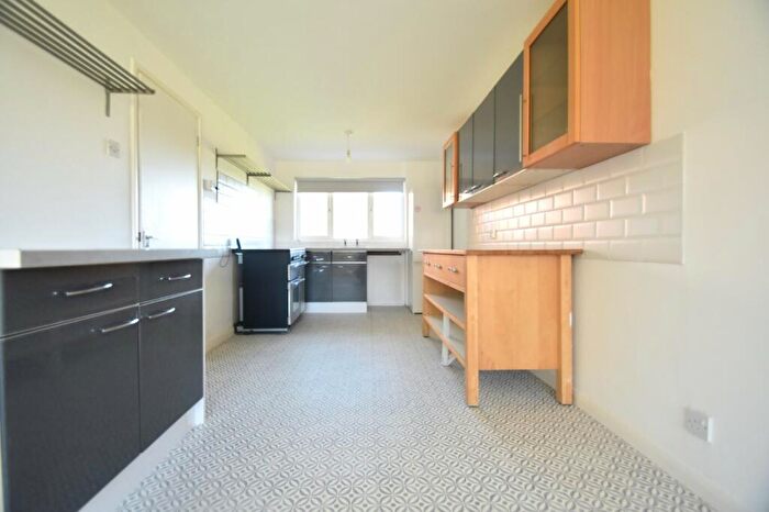 3 Bedroom Maisonette To Rent In Lumsden Road, Southsea, Hampshire, PO4