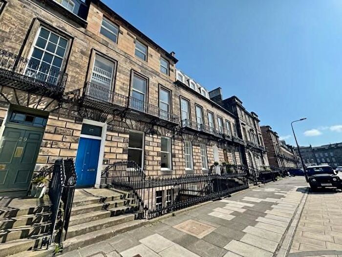 2 Bedroom Flat To Rent In Manor Place, Edinburgh, EH3
