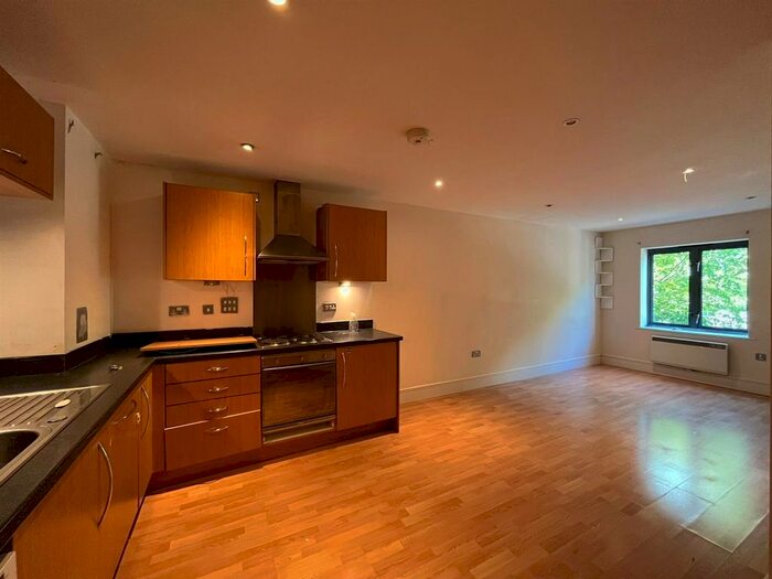 2 Bedroom Flat To Rent In Manor Road, Edgbaston, Birmingham, B16