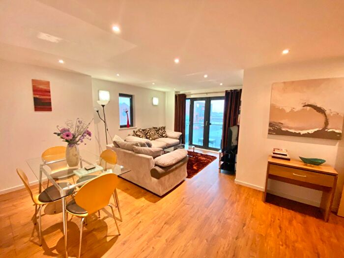 2 Bedroom Flat For Sale In Kings Road, Swansea, SA1