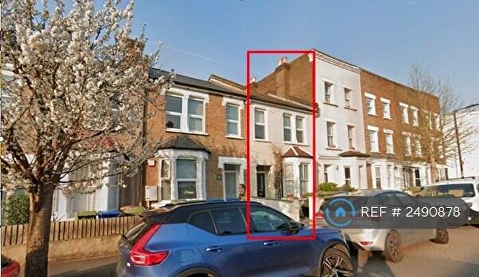 2 Bedroom Flat To Rent In Whateley Road, London, SE22