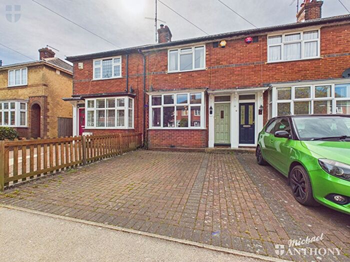 2 Bedroom Terraced House For Sale In Clinton Crescent, Aylesbury, HP21