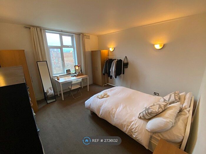 2 Bedroom Flat To Rent In Drake House, London, E1