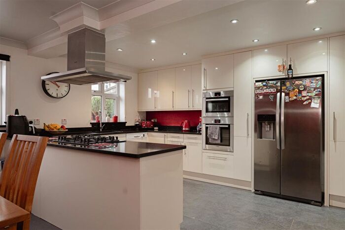 3 Bedroom Semi Detached House For Sale In Knighton Road, Redhill, RH1