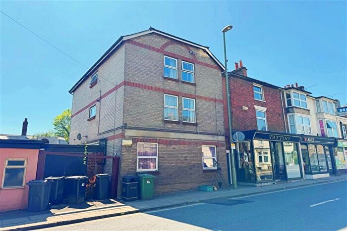 3 Bedroom Flat To Rent In Winchester City Centre, SO23