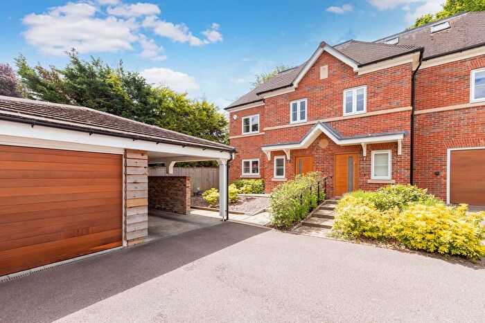 4 Bedroom Semi-Detached House For Sale In Woodlands Rise, Maidenhead, SL6