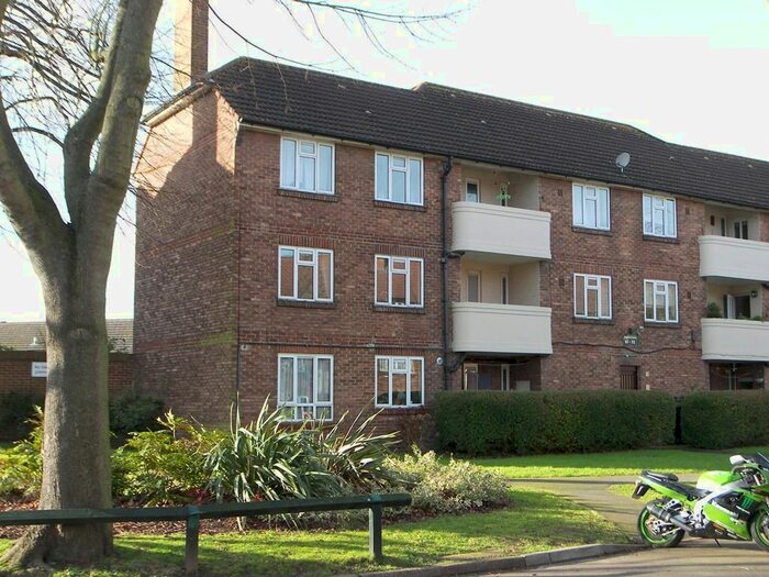 3 Bedroom Flat To Rent In Beaufort Road, Ham, Richmond, TW10