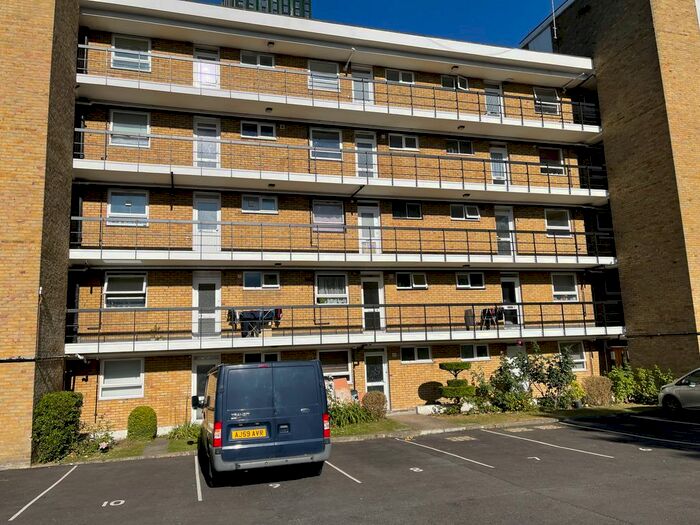 Studio To Rent In Altyre Road, Croydon, CR0