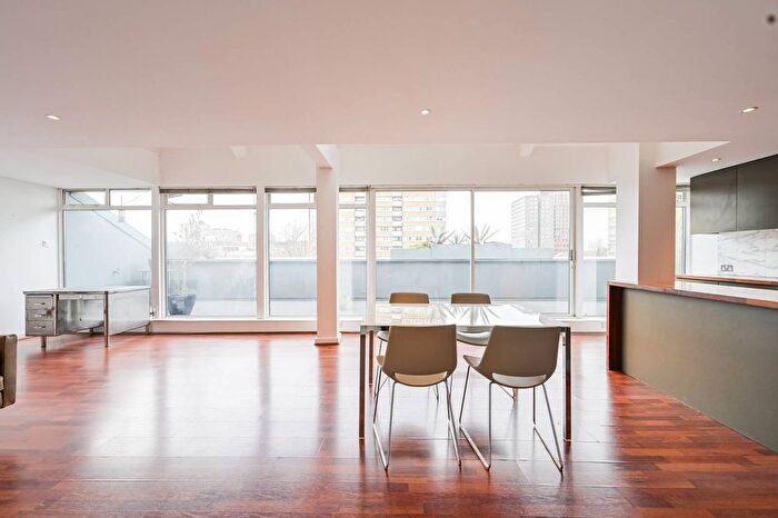 2 Bedroom Maisonette To Rent In Bartholomew Square, Clerkenwell, London, EC1V