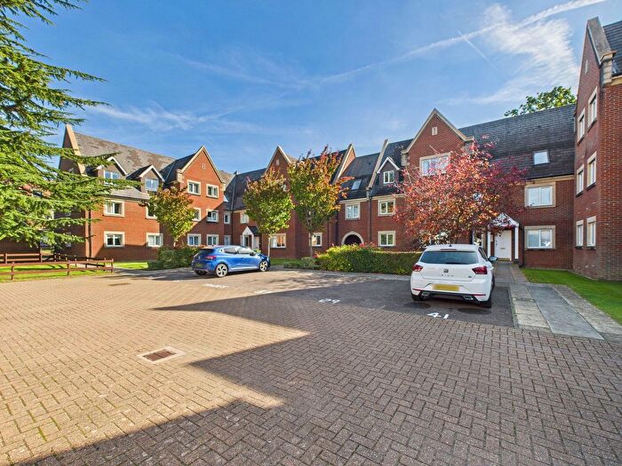 3 Bedroom Flat For Sale In Tanbridge Park, Horsham, West Sussex, RH12