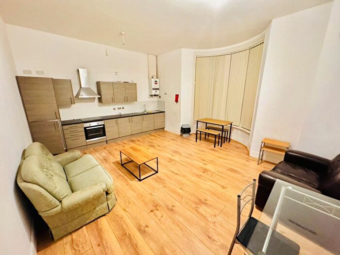 2 Bedroom Flat To Rent In Flat, St James Road. Dudley, DY1