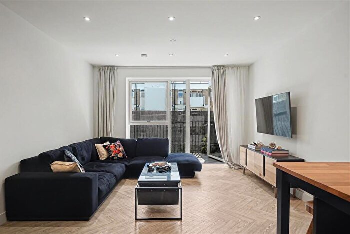 1 Bedroom Flat For Sale In Raphis Court, Hermitage Lane, London, NW2