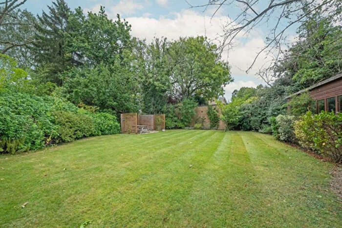 1 Bedroom Flat For Sale In Langley Road, Surbiton, KT6