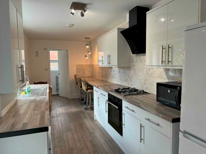 5 Bedroom Terraced House To Rent In Poole Street, Northampton, NN1