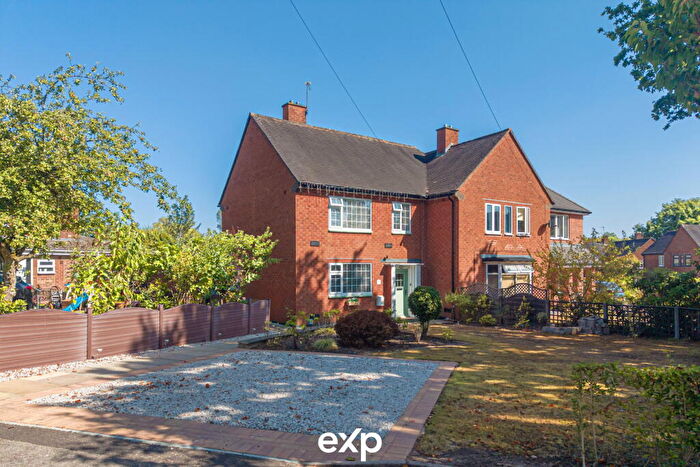 3 Bedroom Semi-Detached House For Sale In Stratford Road, Shirley, B90