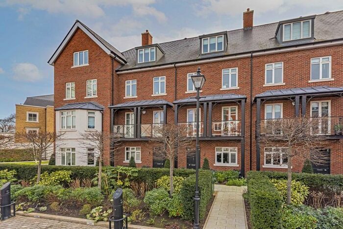 5 Bedroom Property To Rent In Egerton Drive, Isleworth, TW7