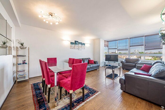 2 Bedroom Flat To Rent In Cheyne Walk, London, SW3