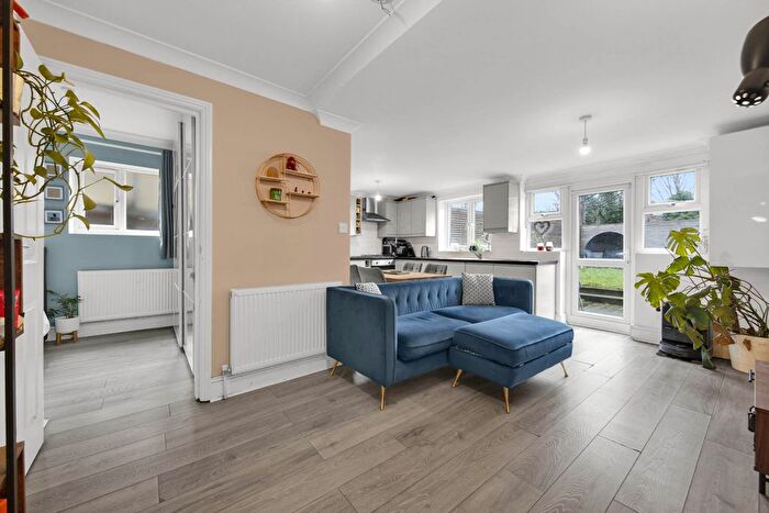 1 Bedroom Flat For Sale In Grange Park Road, Leyton, E10