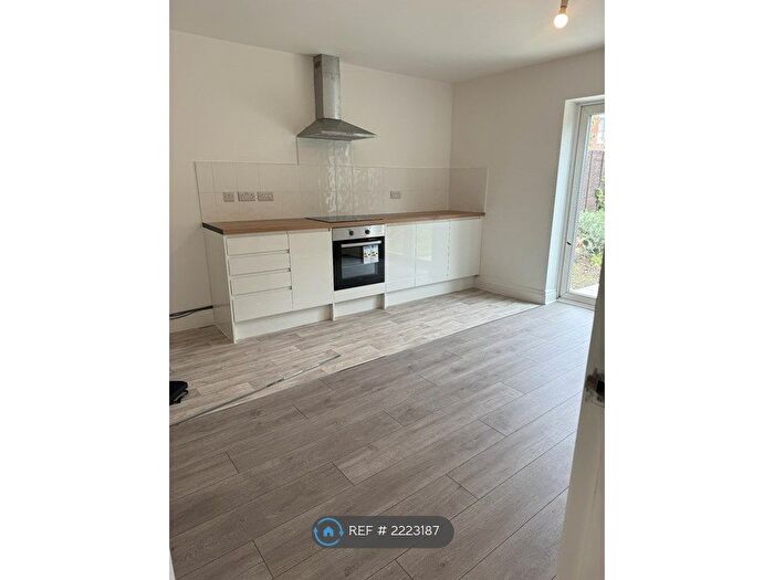 2 Bedroom Flat To Rent In Hamilton Road, Bournemouth, BH1