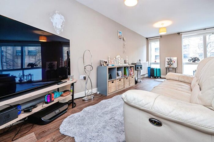 1 Bedroom Apartment For Sale In Riverside Square, Bedford, MK40
