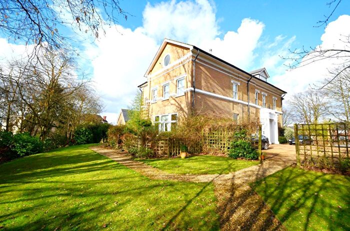 3 Bedroom Flat To Rent In Beulah Hill, Crystal Palace, SE19