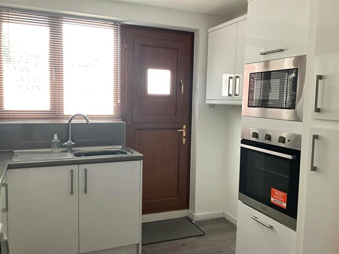2 Bedroom Cottage For Sale In Post Office Row, Withernwick, Hull, HU11