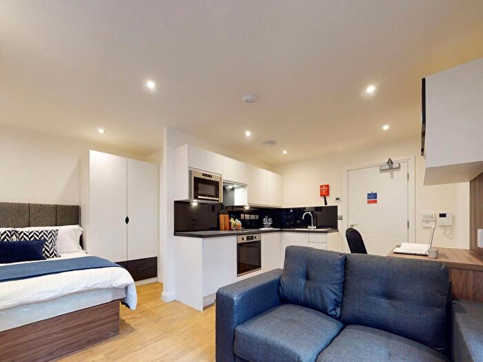Apartment To Rent In Flat, Hyde Terrace #, LS2