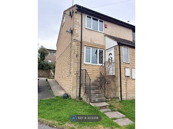 2 Bedroom End Of Terrace House To Rent In Astral View, Bradford, BD6