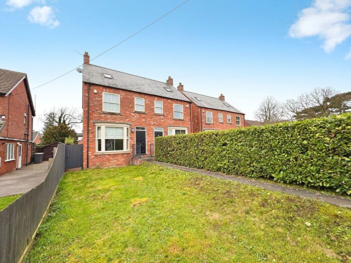 3 Bedroom Semi-Detached House For Sale In Newark Road, North Hykeham, LN6
